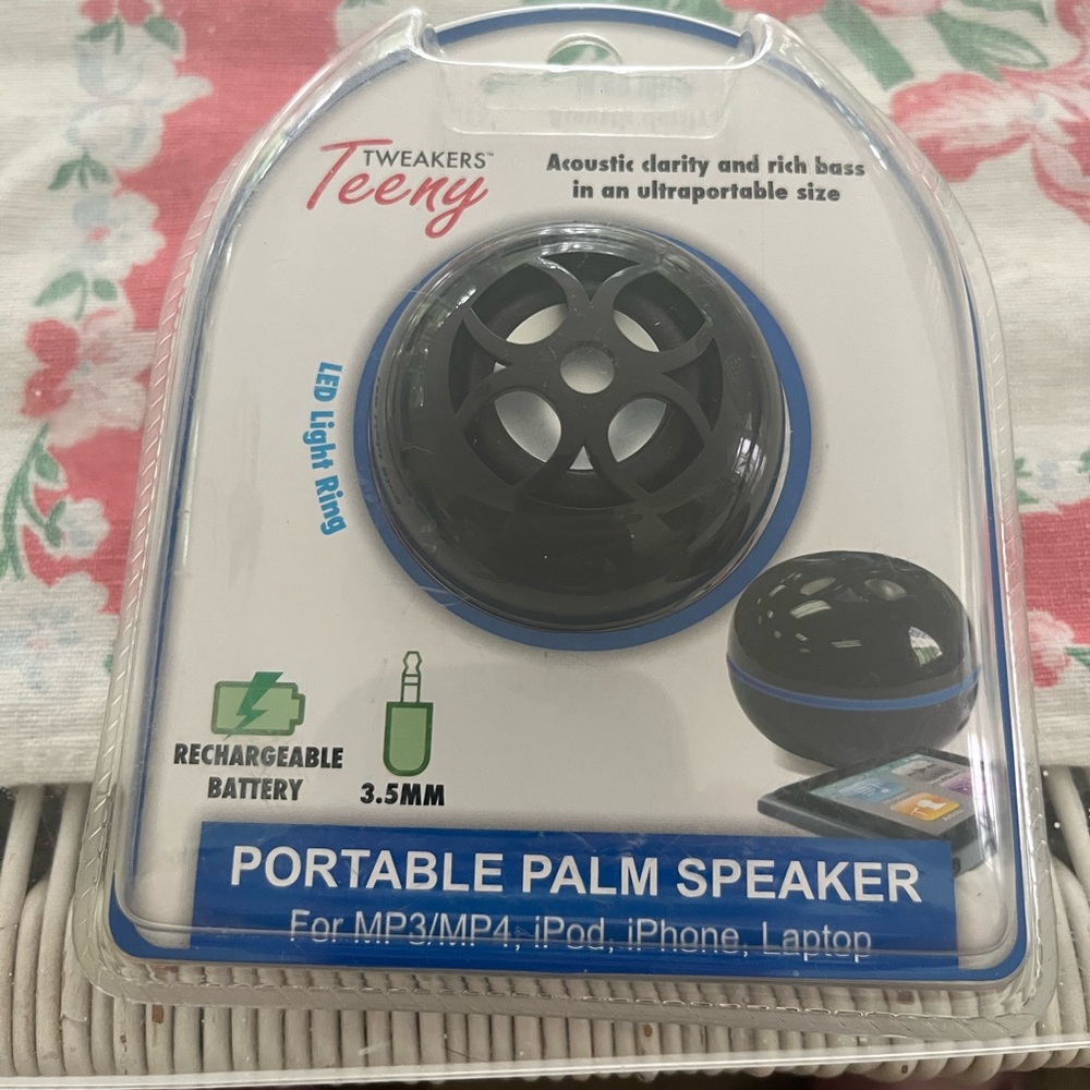 Grandmax portable palm
Speaker
